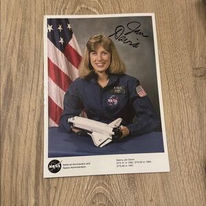 NASA Astronaut Jan Davis Signed Photo